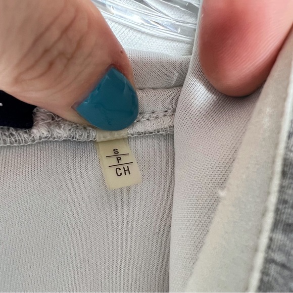 Elie Tahari Sport Cape - Picture 4 of 9